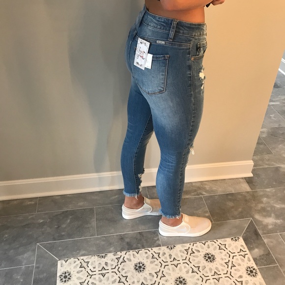 Distressed Fray Skinny Jeans - Picture 4 of 8